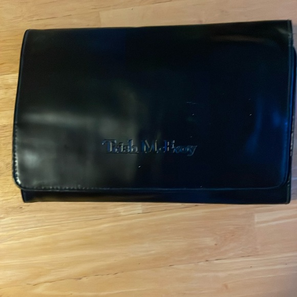 Trish McEvoy 20 Gold Brushes and Case bundle - Picture 2 of 8